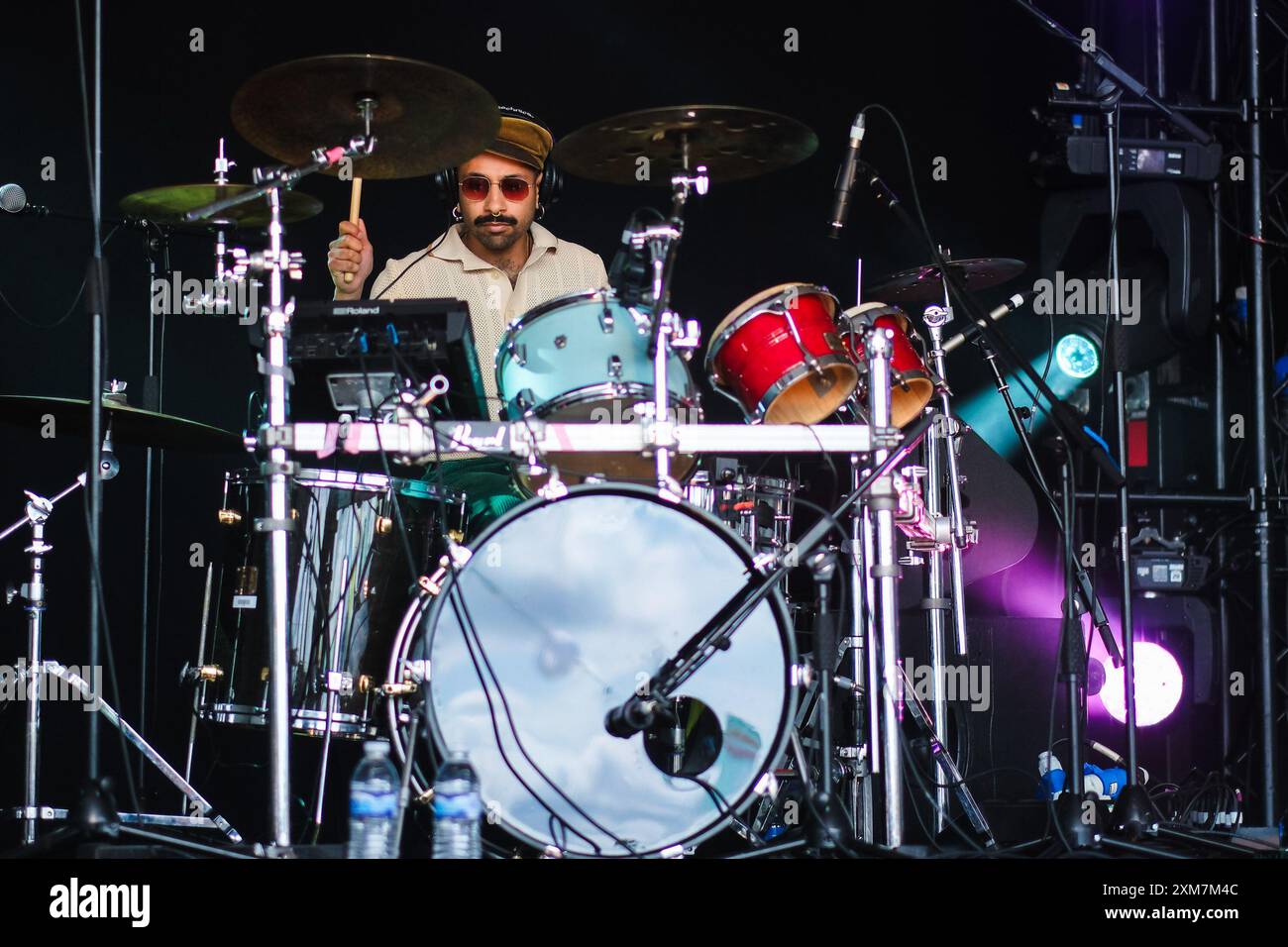 Malmesbury, Regno Unito. 26 luglio 2024. I Flamingods si esibiscono sul palco di Charlie Gillett durante Womad - World of Music, Arts and Dance 2024. I Flamingods sono un gruppo musicale alternative rock di Londra e Bahrain fondato da Kamal Rasool nel 2010. Gli altri membri della band sono Karthik Poduval, Sam Rowe e Charles Prest. Foto di Julie Edwards./Alamy Live News Foto Stock