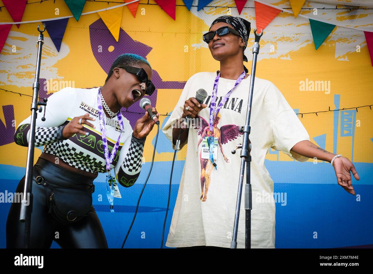 Malmesbury, Regno Unito. 26 luglio 2024. DefMaa MaaDef si esibisce a radio WOMAD durante Womad - World of Music, Arts and Dance 2024. DefMaa MaaDef, dal Senegal ci sono Mamy Victory e Defa. Foto di Julie Edwards./Alamy Live News Foto Stock