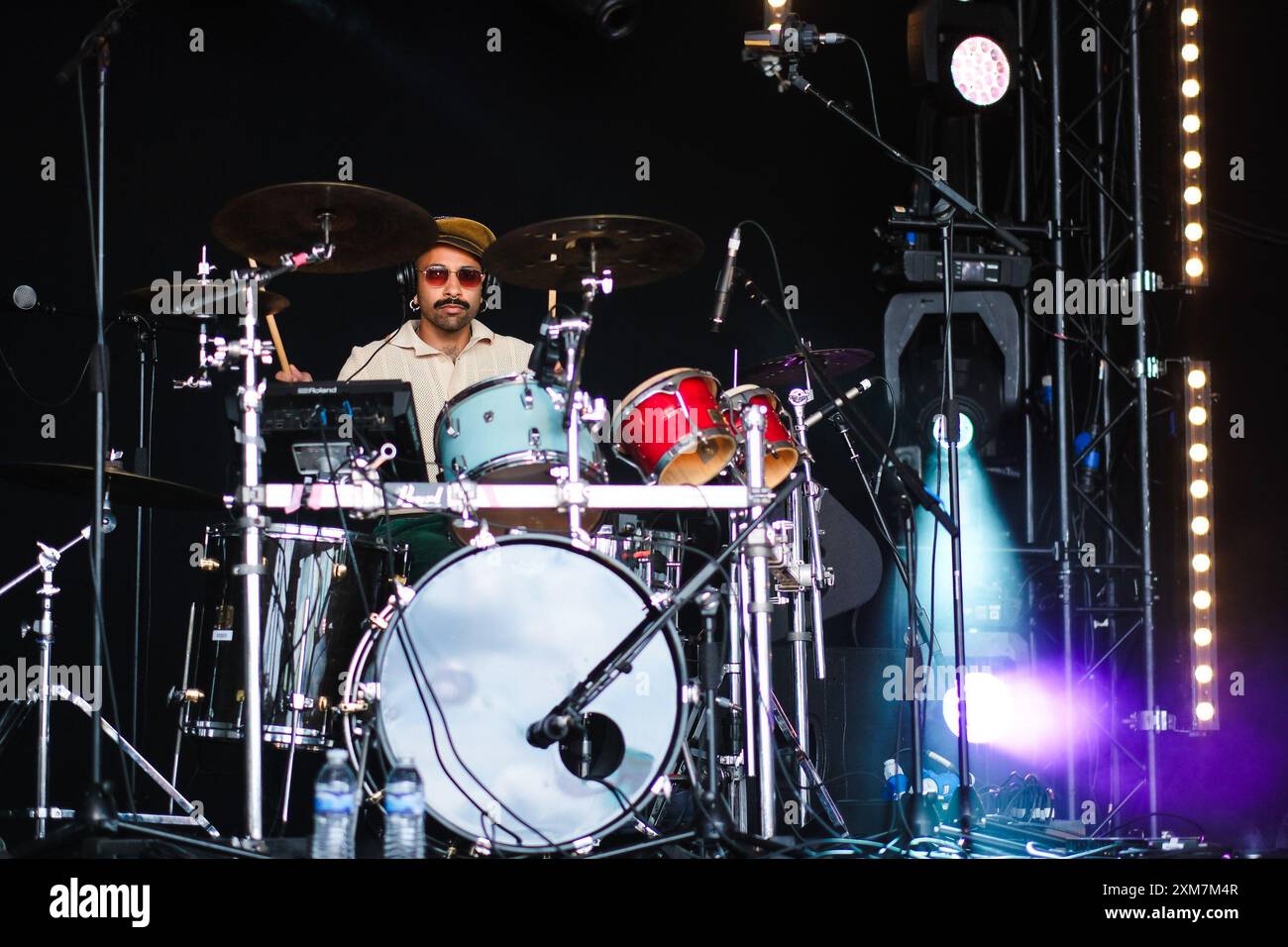 Malmesbury, Regno Unito. 26 luglio 2024. I Flamingods si esibiscono sul palco di Charlie Gillett durante Womad - World of Music, Arts and Dance 2024. I Flamingods sono un gruppo musicale alternative rock di Londra e Bahrain fondato da Kamal Rasool nel 2010. Gli altri membri della band sono Karthik Poduval, Sam Rowe e Charles Prest. Foto di Julie Edwards./Alamy Live News Foto Stock