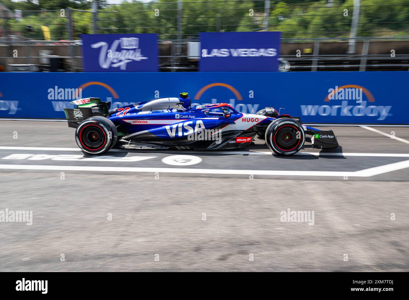 Spa, Belgio. 26 luglio 2024. La scuderia AlphaTauri, pilota giapponese Yuki Tsunoda, lascia la pit Lane durante l'allenamento libero in vista del Gran Premio di F1 del Belgio, a Spa-Francorchamps, venerdì 26 luglio 2024. Il Gran Premio di Formula 1 di Spa-Francorchamps si svolge questo fine settimana, dal 25 al 28 luglio. BELGA FOTO JONAS ROOSENS credito: Belga News Agency/Alamy Live News Foto Stock
