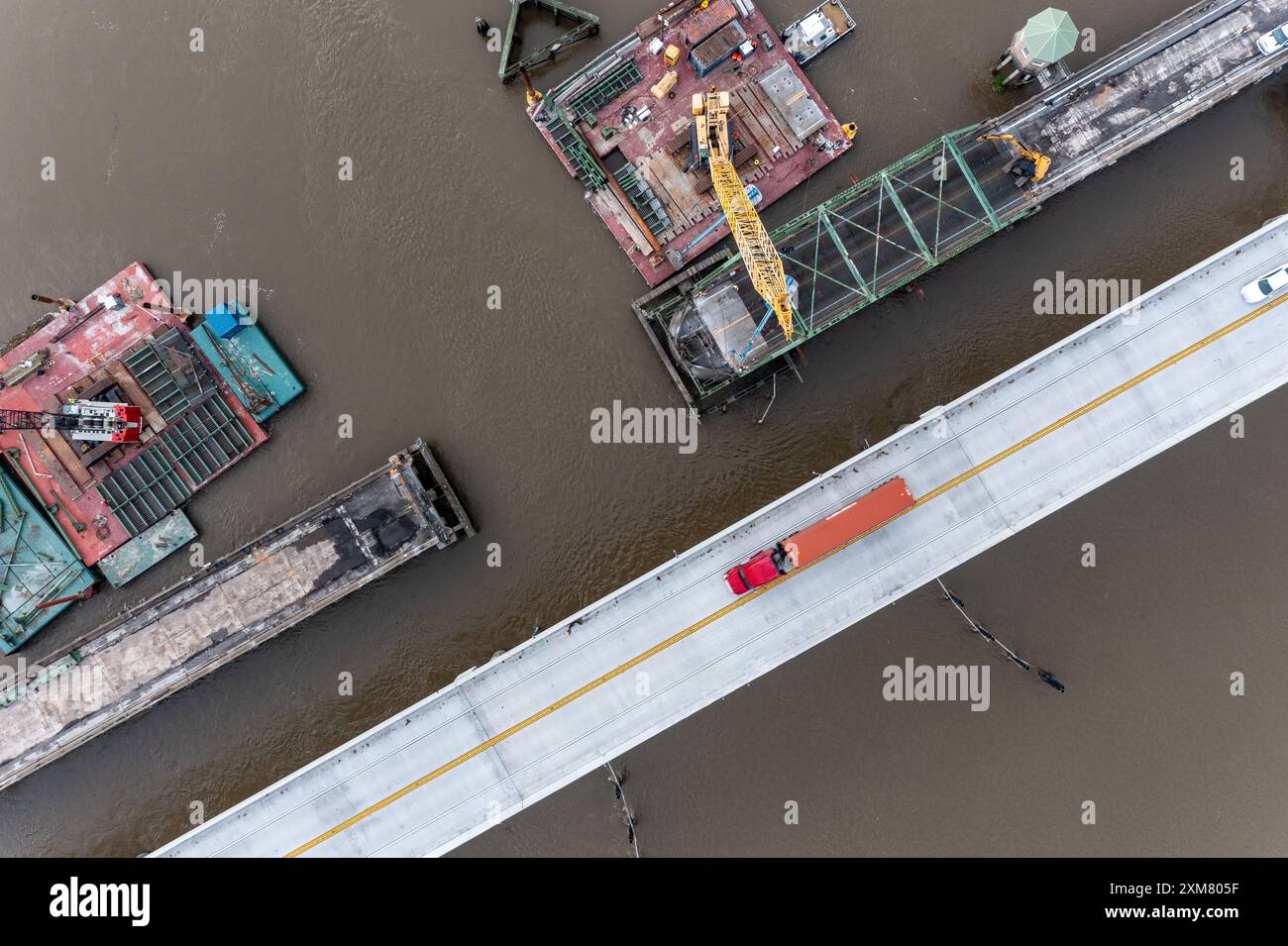 Lo smantellamento del ponte Houlihan. Il ponte Houlihan a Port Wentworth, riconosciuto dalle sue capriate verdi in acciaio fiancheggiate da una ruota esagonale Foto Stock