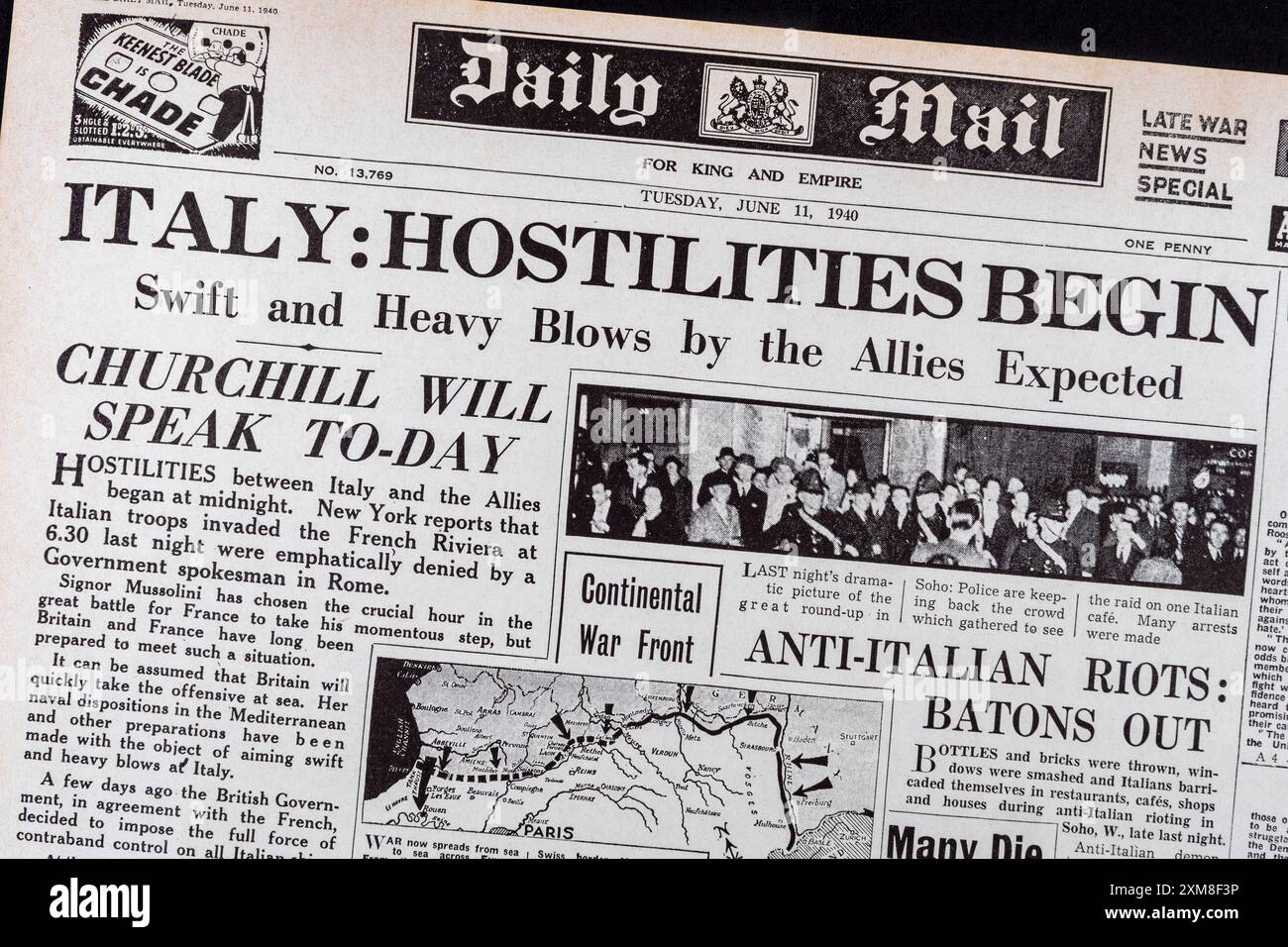 "Italia: Iniziano le ostilità" titolo del Daily mail (replica), 11 giugno 1940, mentre l'Italia entra a far parte delle potenze dell'asse. Foto Stock