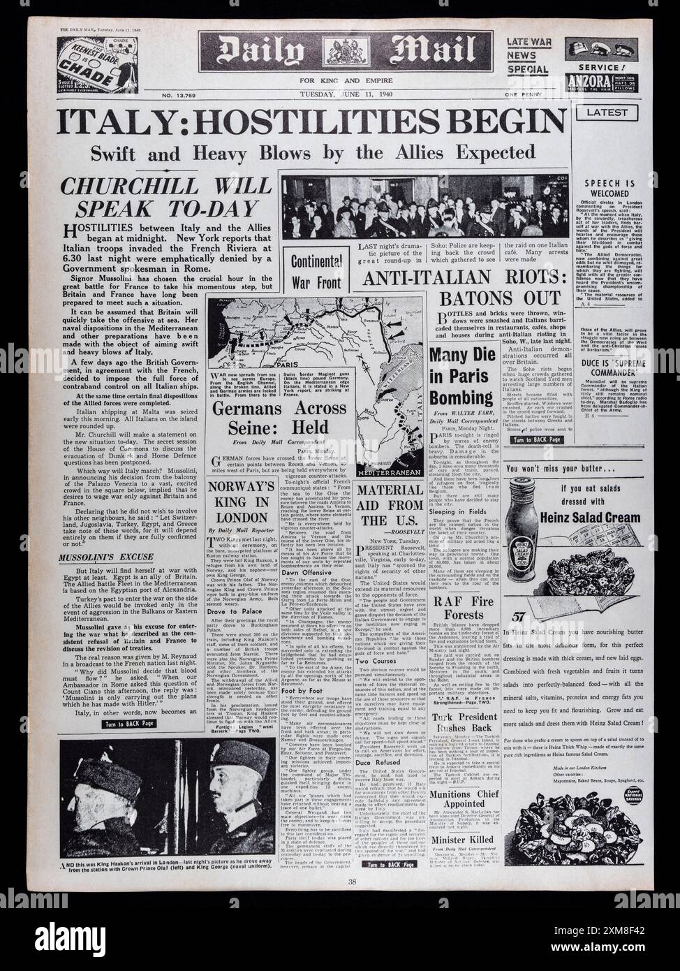 "Italia: Iniziano le ostilità" titolo del Daily mail (replica), 11 giugno 1940, mentre l'Italia entra a far parte delle potenze dell'asse. Foto Stock