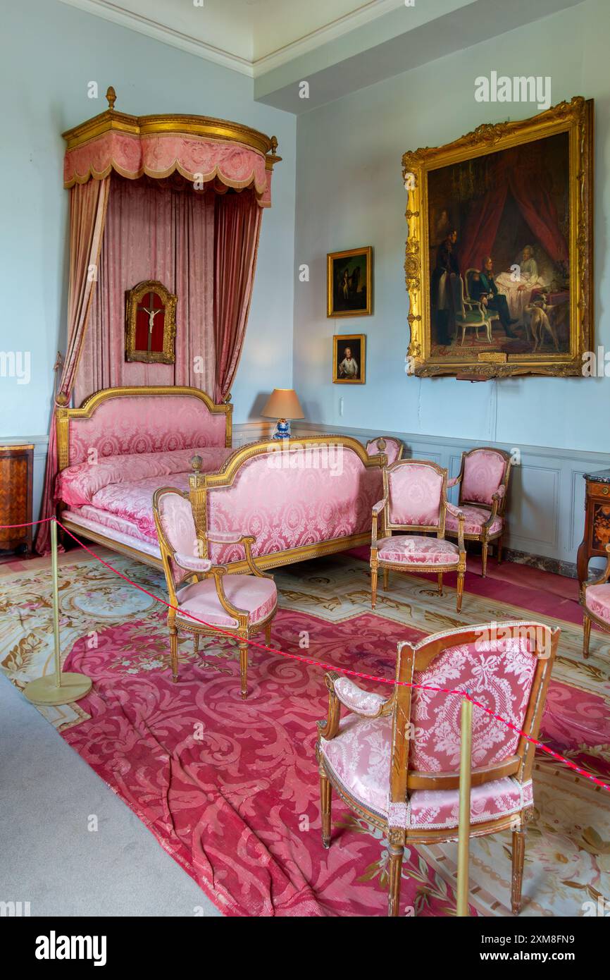 Letto a baldacchino nella camera da letto del feldmaresciallo Charles-Joseph de Ligne a Château de Belœil, castello barocco a Beloeil, provincia di Hainaut, Vallonia, Belgio Foto Stock