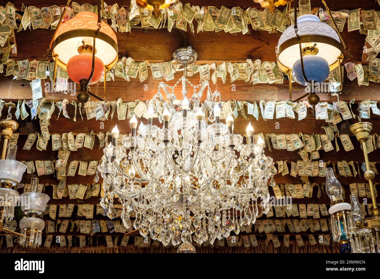 All'interno dello storico French Quarter Wedding Chapel in Burgundy Street, New Orleans, Louisiana, Stati Uniti Foto Stock