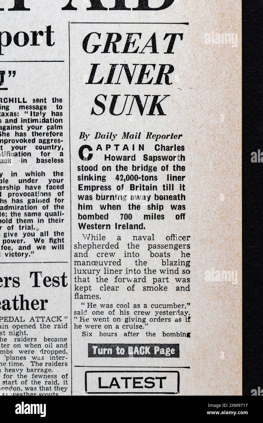Titolo "Great Liner sunk" nel Daily mail (replica), 29 ottobre 1940,a seguito dell'invasione italiana della Grecia, Foto Stock