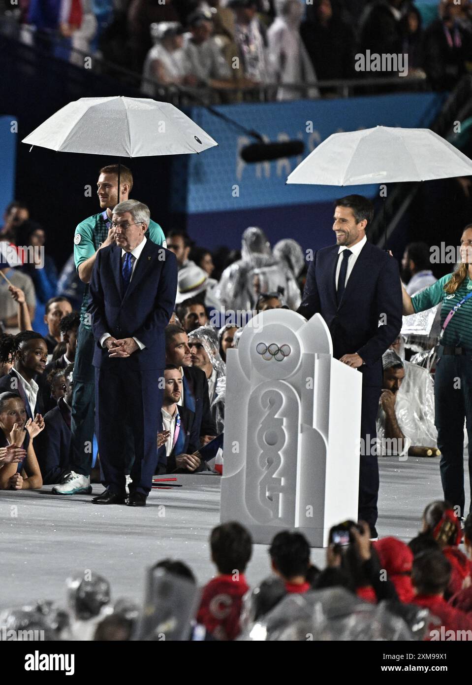 Parigi, Francia. 26 luglio 2024. Il presidente del Comitato Organizzatore per i Giochi Olimpici e Paralimpici di Parigi 2024 (Cojop) Tony Estanguet (C) tiene un discorso al Trocadero durante la cerimonia di apertura dei Giochi Olimpici di Parigi 2024 a Parigi il 26 luglio 2024. Foto di David Niviere/ABACAPRESS. COM credito: Abaca Press/Alamy Live News Foto Stock
