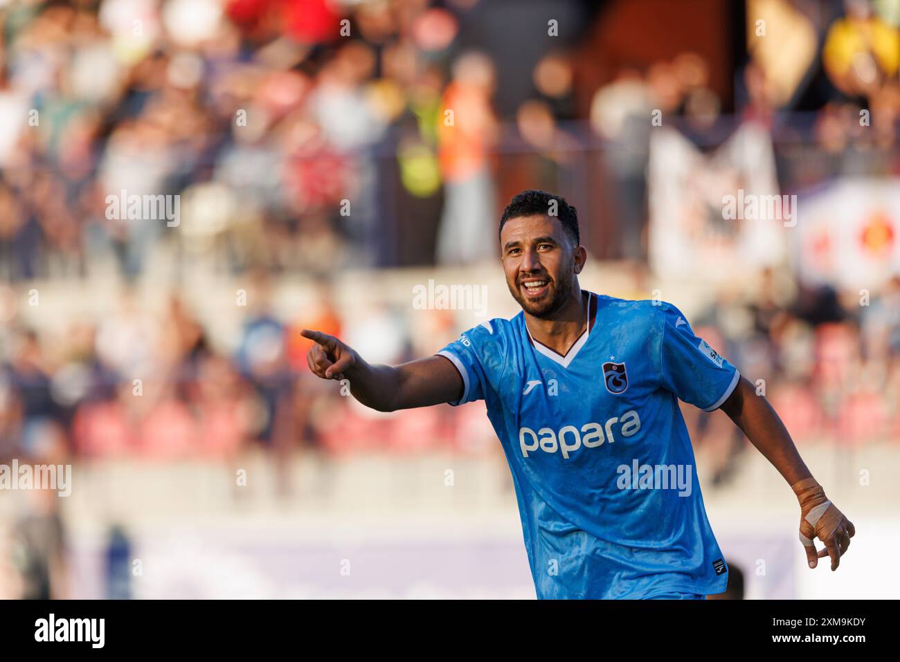 Mahmoud Ahmed Ibrahim Hassan (Trezeguet) festeggia dopo aver segnato un gol durante la partita di qualificazione del secondo turno di Europa League tra le squadre del MFK Ruzombe Foto Stock