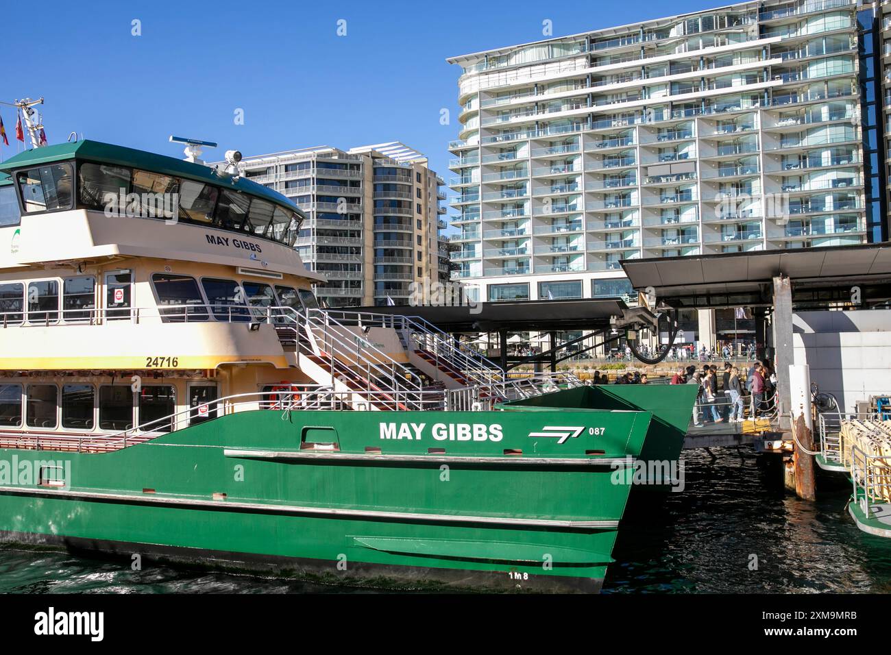 Traghetto di Sydney la MV May Gibbs è ormeggiata al terminal dei traghetti di Circular Quay a Sydney Australia Foto Stock