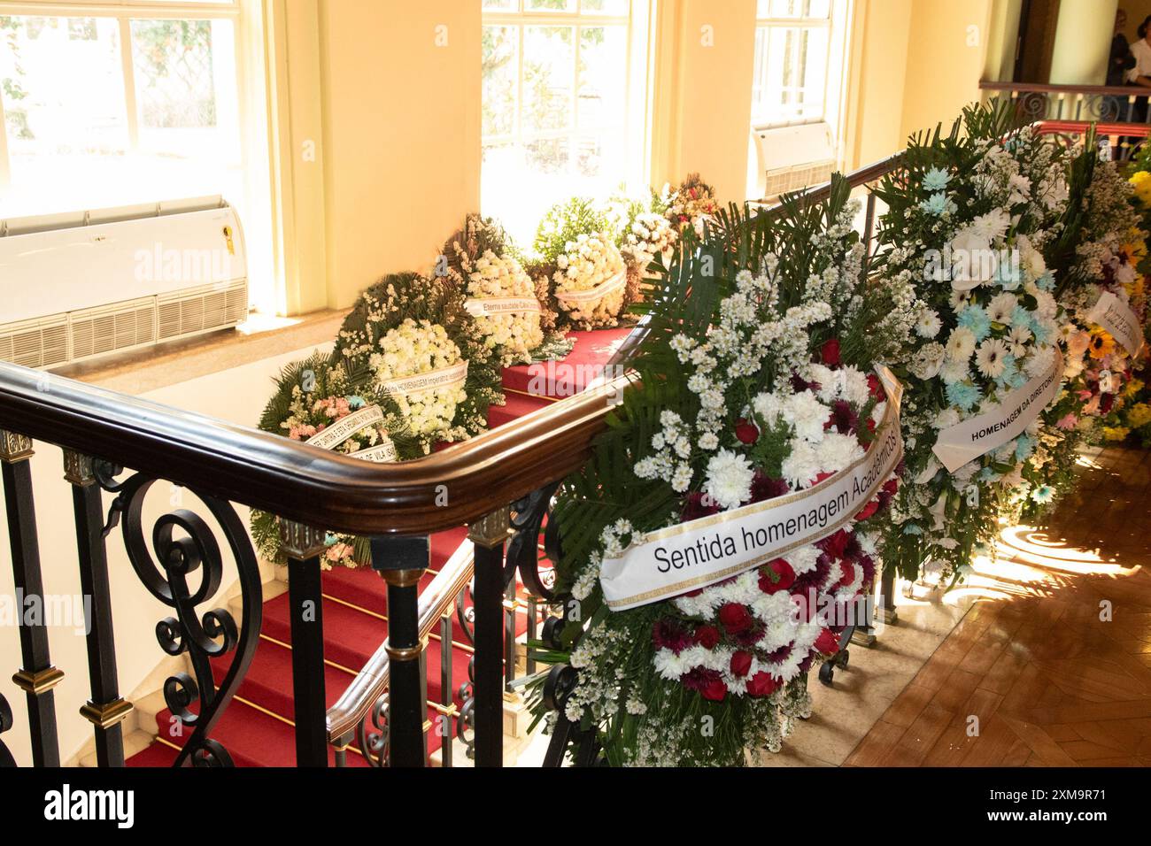 26 luglio 2024, Rio De Janeiro, Rio De Janeiro, Brasile: Rio de Janeiro, (RJ) 07/26/2024- VELORIO/CARNAVALESCA/ROSA MAGALHAES - l'addio è aperto al pubblico sulla scia di Rosa Magalhaes. L'artista è morto giovedì sera (25), all'età di 77 anni, dopo aver subito un attacco di cuore. Raccolse titoli in Imperatriz, Vila Isabel e Imperio Serrano. (Foto: Ãƒ''°rica Martin/Thenews2/Zumapress) (immagine di credito: © Erica Martin/TheNEWS2 via ZUMA Press Wire) SOLO PER USO EDITORIALE! Non per USO commerciale! Foto Stock