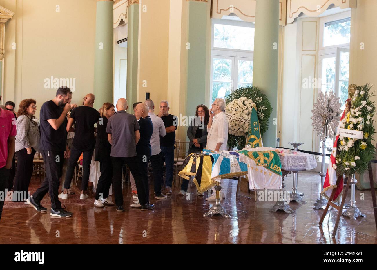 26 luglio 2024, Rio De Janeiro, Rio De Janeiro, Brasile: Rio de Janeiro, (RJ) 07/26/2024- VELORIO/CARNAVALESCA/ROSA MAGALHAES - l'addio è aperto al pubblico sulla scia di Rosa Magalhaes. L'artista è morto giovedì sera (25), all'età di 77 anni, dopo aver subito un attacco di cuore. Raccolse titoli in Imperatriz, Vila Isabel e Imperio Serrano. (Foto: Ãƒ''°rica Martin/Thenews2/Zumapress) (immagine di credito: © Erica Martin/TheNEWS2 via ZUMA Press Wire) SOLO PER USO EDITORIALE! Non per USO commerciale! Foto Stock