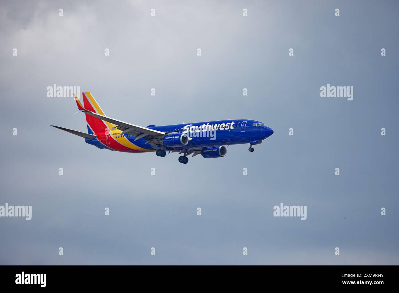 Southwest 8509 : Un Boeing 737-800 della Southwest Airlines (WN) si avvicina all'aeroporto LaGuardia di New York City per atterrare sulla pista 4. Foto Stock