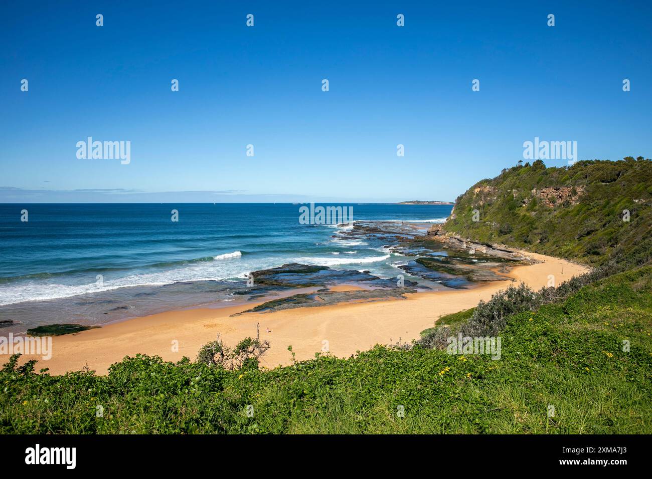 Sydney, Australia, la spiaggia di Turimetta sulle spiagge settentrionali di Sydney durante un giorno di sole azzurro in inverno, nuovo Galles del Sud, Australia Foto Stock