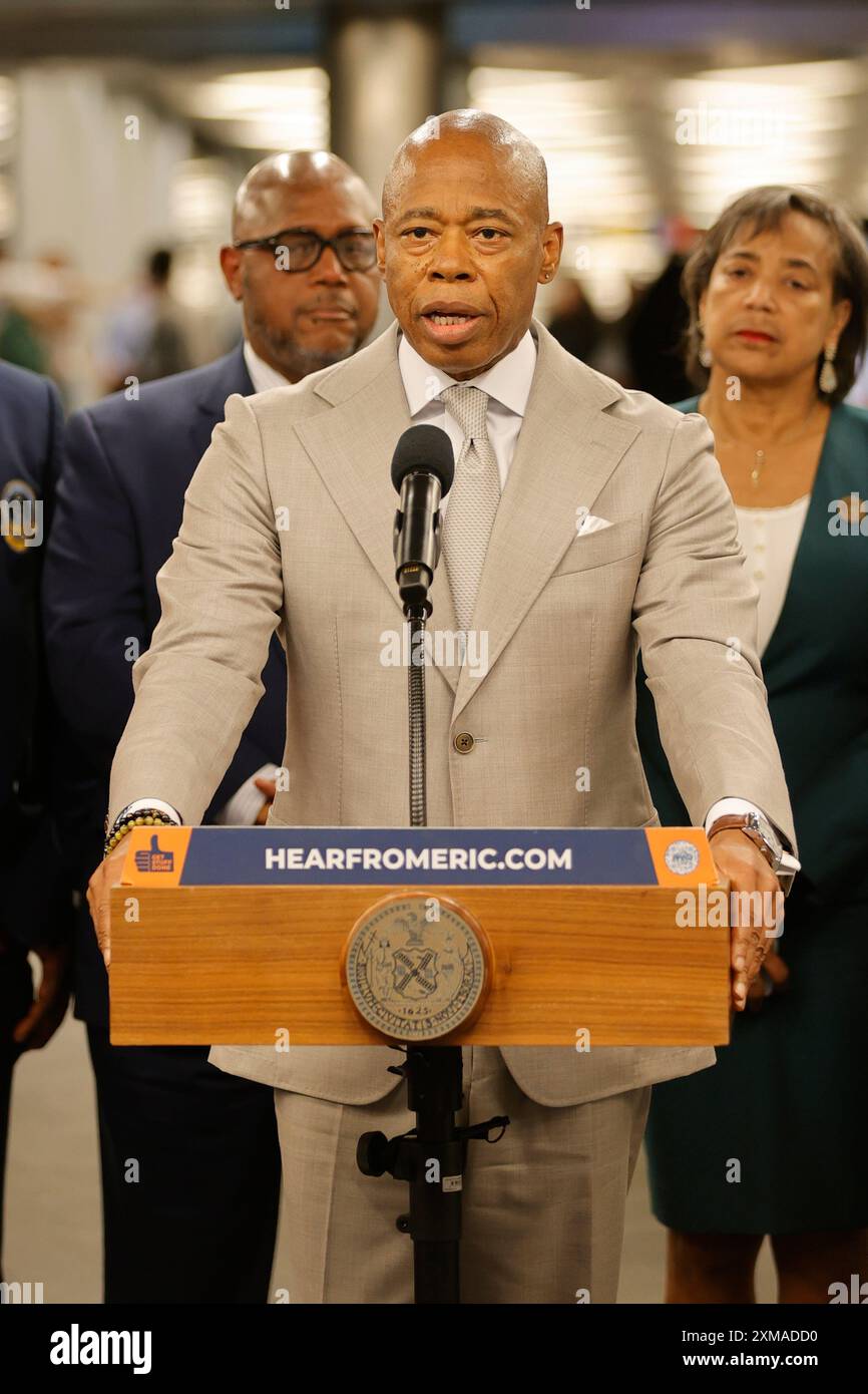 New York, Stati Uniti. 26 luglio 2024. Fulton Center Subway Station, New York, USA, 26 luglio 2024 - il sindaco Eric Adams è affiancato dai sindaci dell'Associazione Afro-americana Mayor (AAMA) (sindaco di Montgomery Steven Reed) e dal sindaco di St. Louis Tishaura Jones per fare un annuncio relativo alla sicurezza pubblica e alla tecnologia. 26 luglio 2024. Foto: Giada Papini Rampelotto/EuropaNewswire. (Credit Image: © Luiz Rampelotto/ZUMA Press Wire) SOLO PER USO EDITORIALE! Non per USO commerciale! Crediti: ZUMA Press, Inc./Alamy Live News Foto Stock