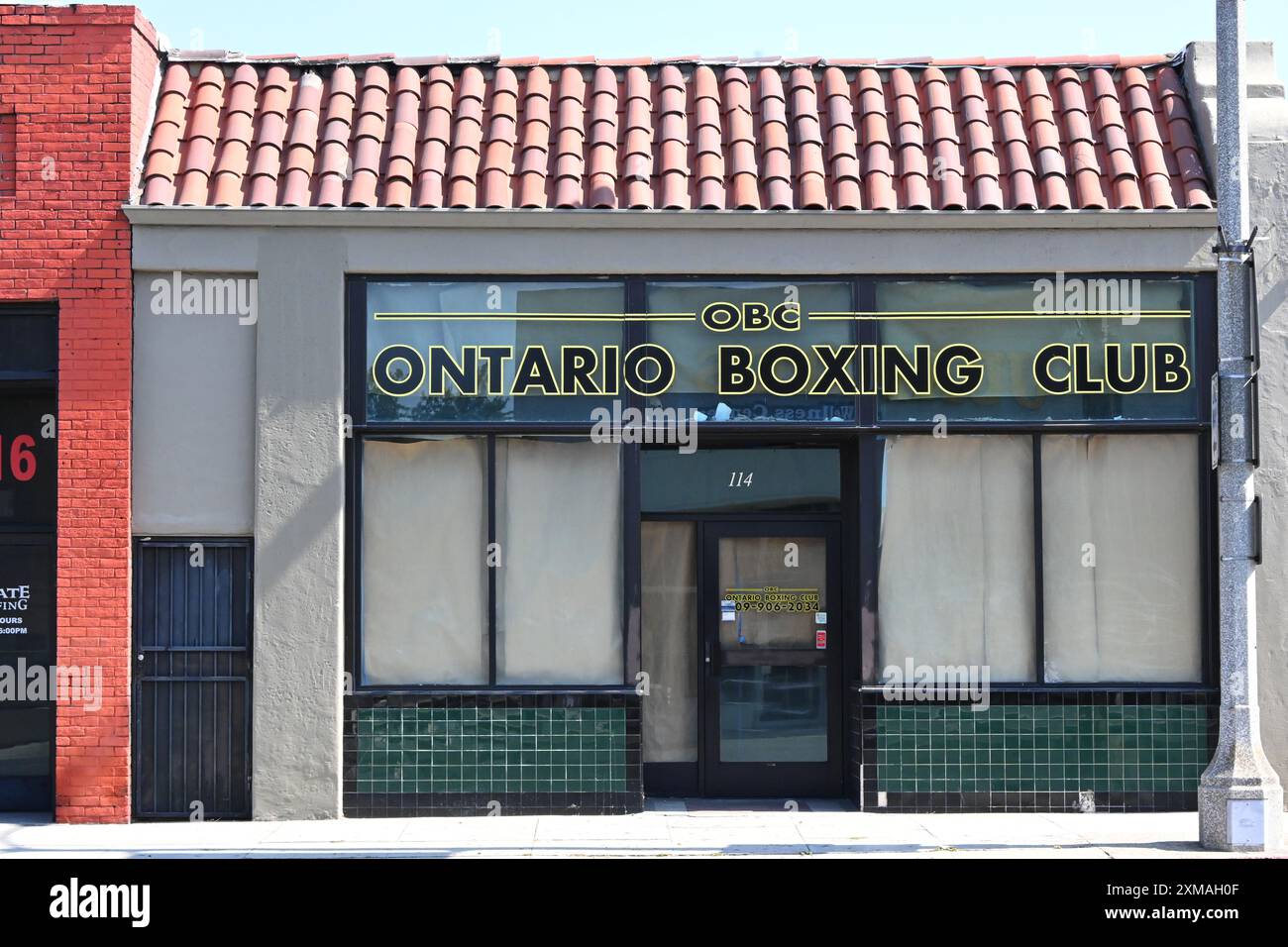 ONTARIO, CALIFORNIA - 14 LUGLIO 2024: L'edificio dell'Ontario Boxing Club in B Street. Foto Stock