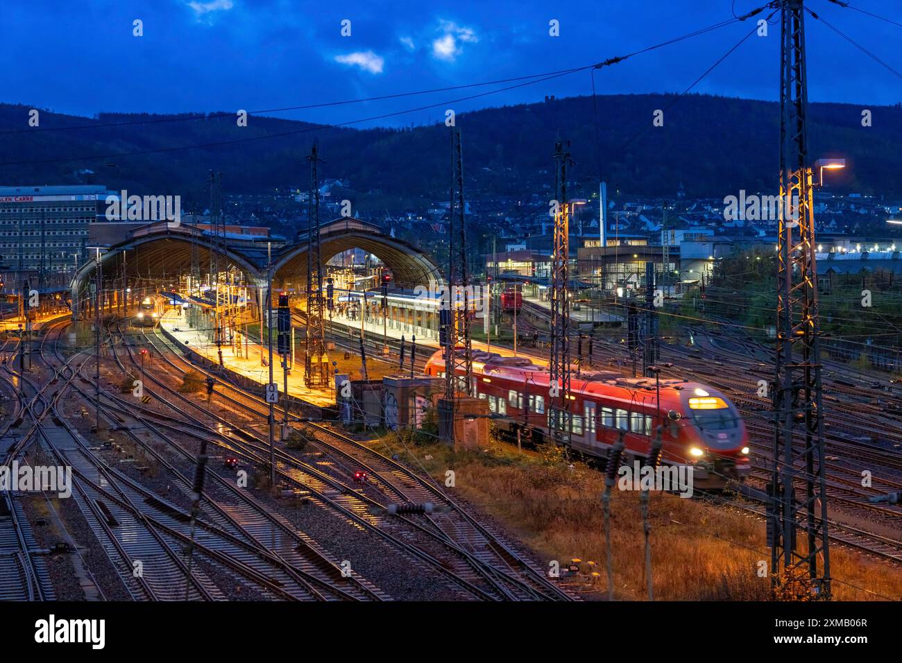 La stazione ferroviaria principale di Hagen, le sale delle stazioni, i binari, le banchine, la Renania settentrionale-Vestfalia, Germania Foto Stock