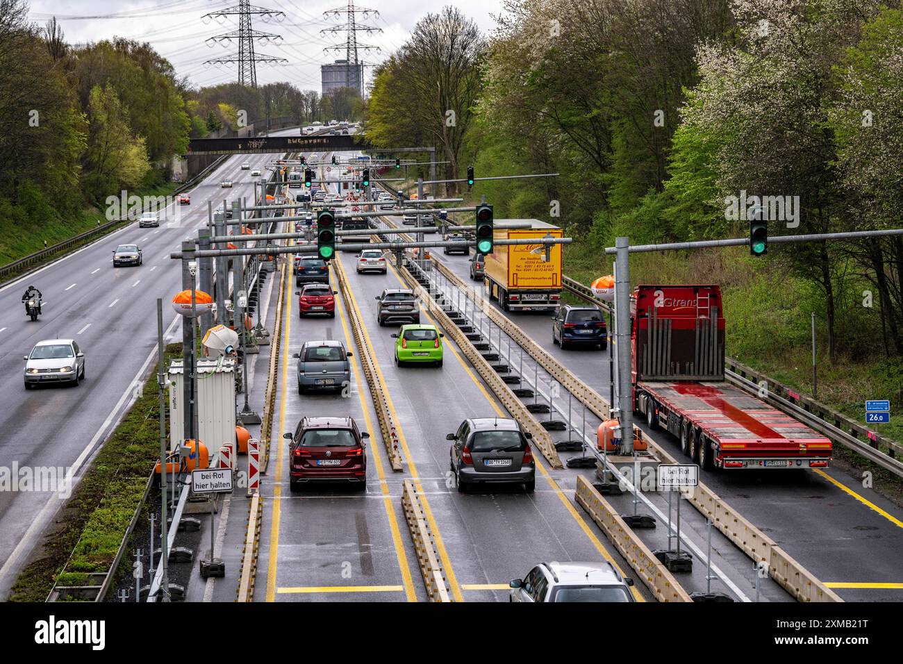 Sistema di pesatura e barriera sull'autostrada A42, di fronte al ponte autostradale fatiscente sul canale Reno-Herne, tra Bottrop ed Essen Foto Stock