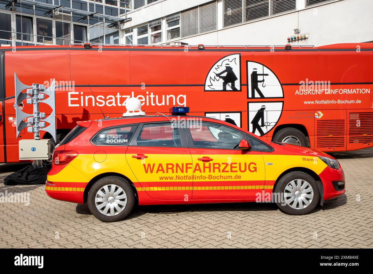 Veicolo di segnalazione della città di Bochum, utilizzato in situazioni pericolose per avvisare la popolazione di pericoli, con segnali di sirena e altoparlante, posteriore Foto Stock