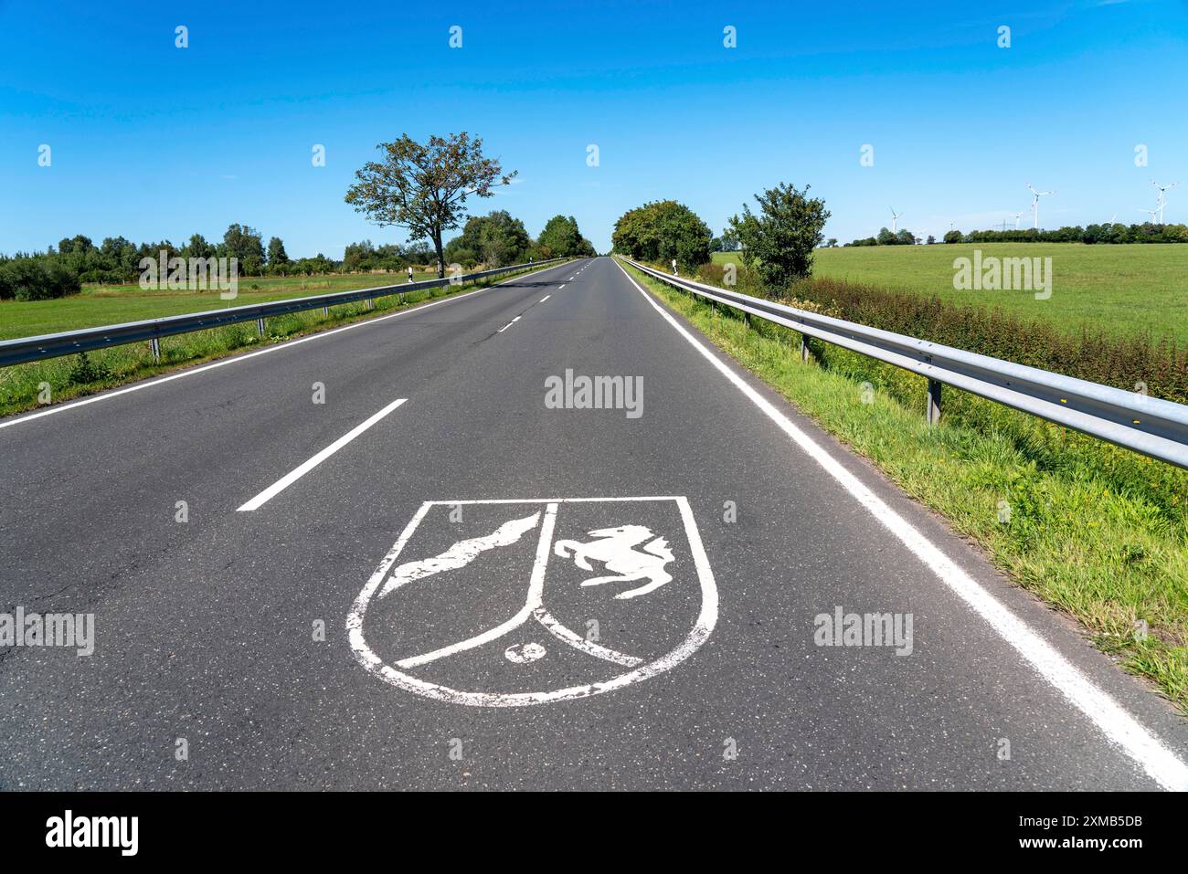 Strada federale B265, confine statale a sud della città di Kehr, tra Renania settentrionale-Vestfalia e Renania-Palatinato, Renania settentrionale-Vestfalia Coat of Foto Stock