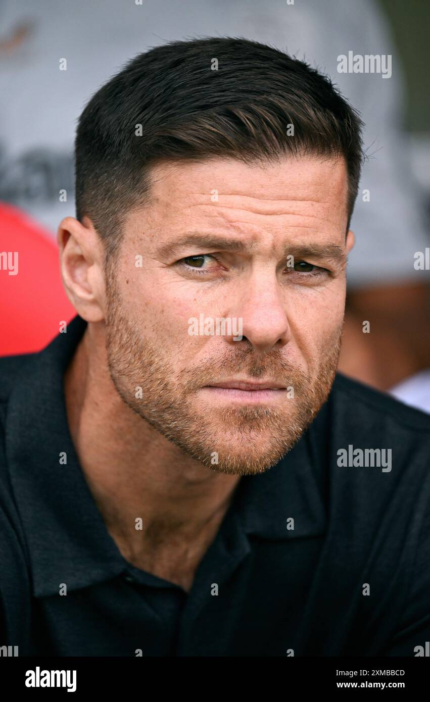 Calcio, Germania, uomini, Bundesliga, test match per la stagione 2024/2025, Stadion an der Hafenstrasse Essen; Rot Weiss Essen - Bayer Leverkusen; allenatore Xabi Alonso (LEV). Foto Stock