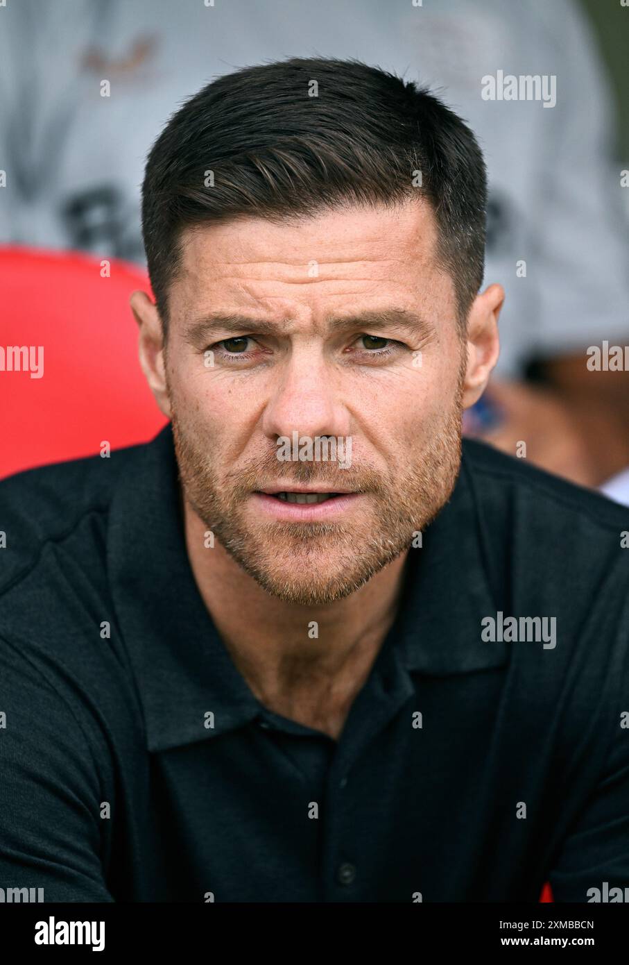 Calcio, Germania, uomini, Bundesliga, test match per la stagione 2024/2025, Stadion an der Hafenstrasse Essen; Rot Weiss Essen - Bayer Leverkusen; allenatore Xabi Alonso (LEV). Foto Stock