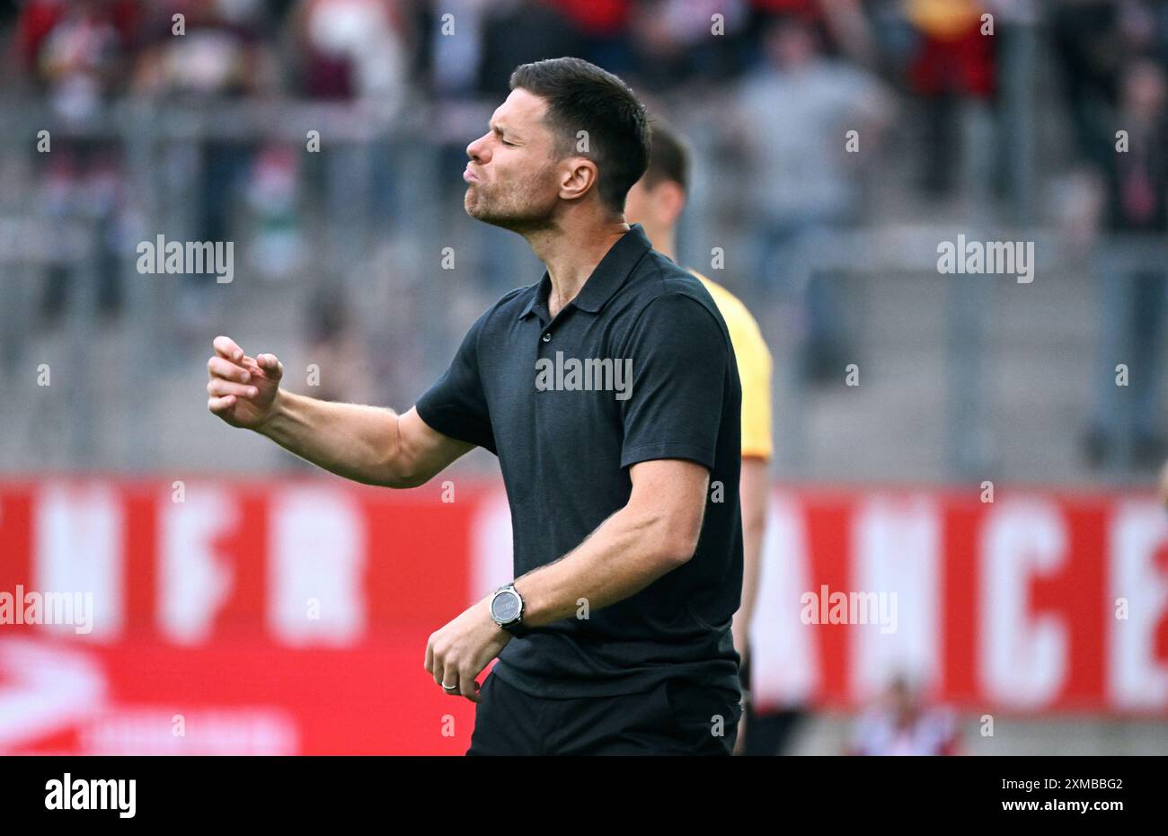 Calcio, Germania, uomini, Bundesliga, test match per la stagione 2024/2025, Stadion an der Hafenstrasse Essen; Rot Weiss Essen - Bayer Leverkusen; allenatore Xabi Alonso (LEV). Foto Stock
