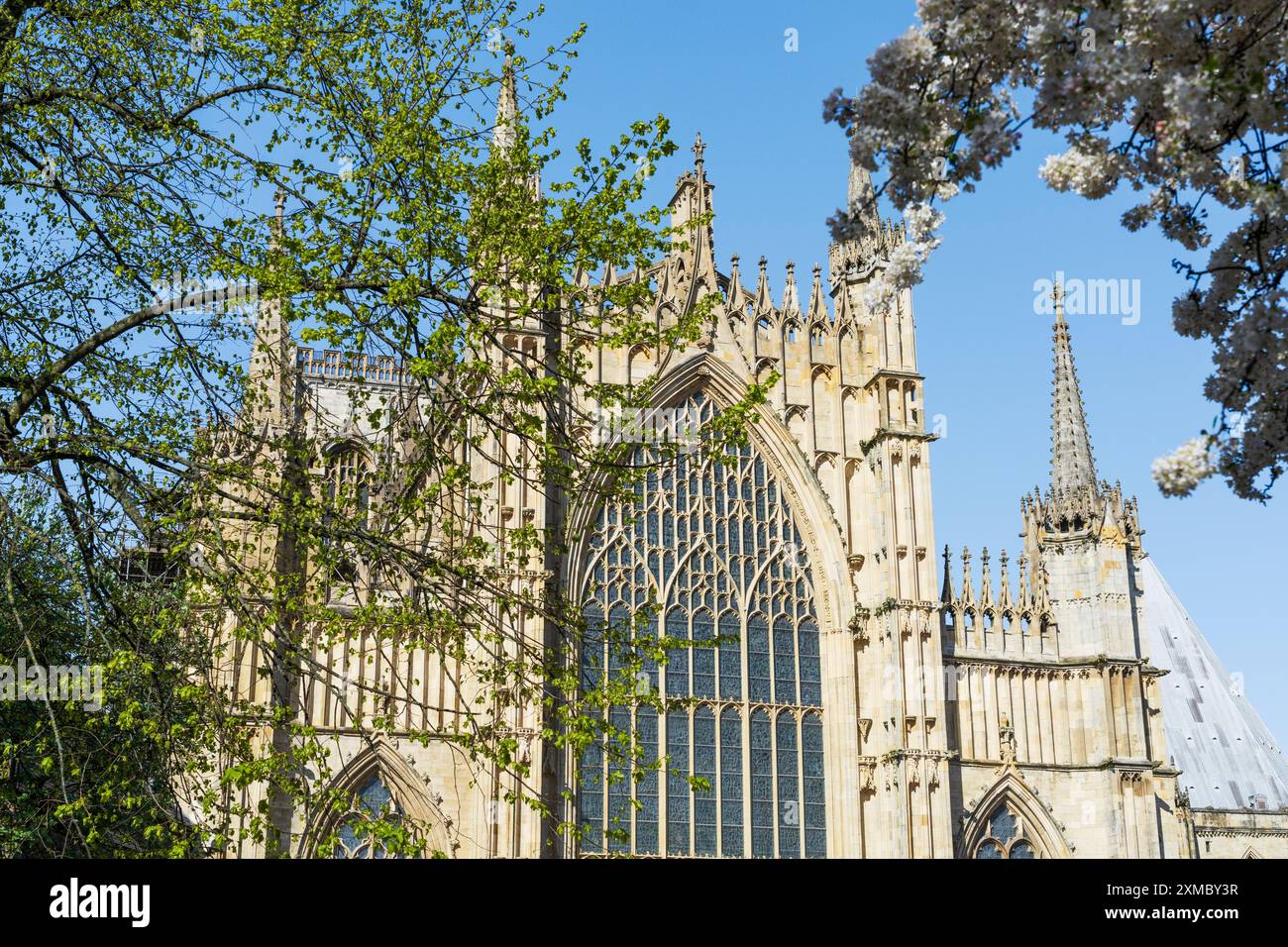 La grande finestra Est di York Minster, in primavera, York, Inghilterra Foto Stock