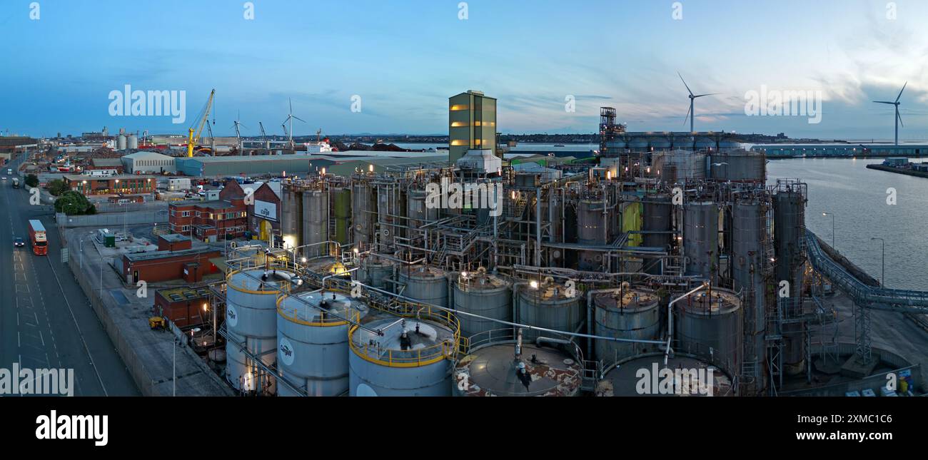 Vista aerea dell’attività di raffineria del fornitore di prodotti alimentari Cargill presso Brocklebank Dock Liverpool. Foto Stock