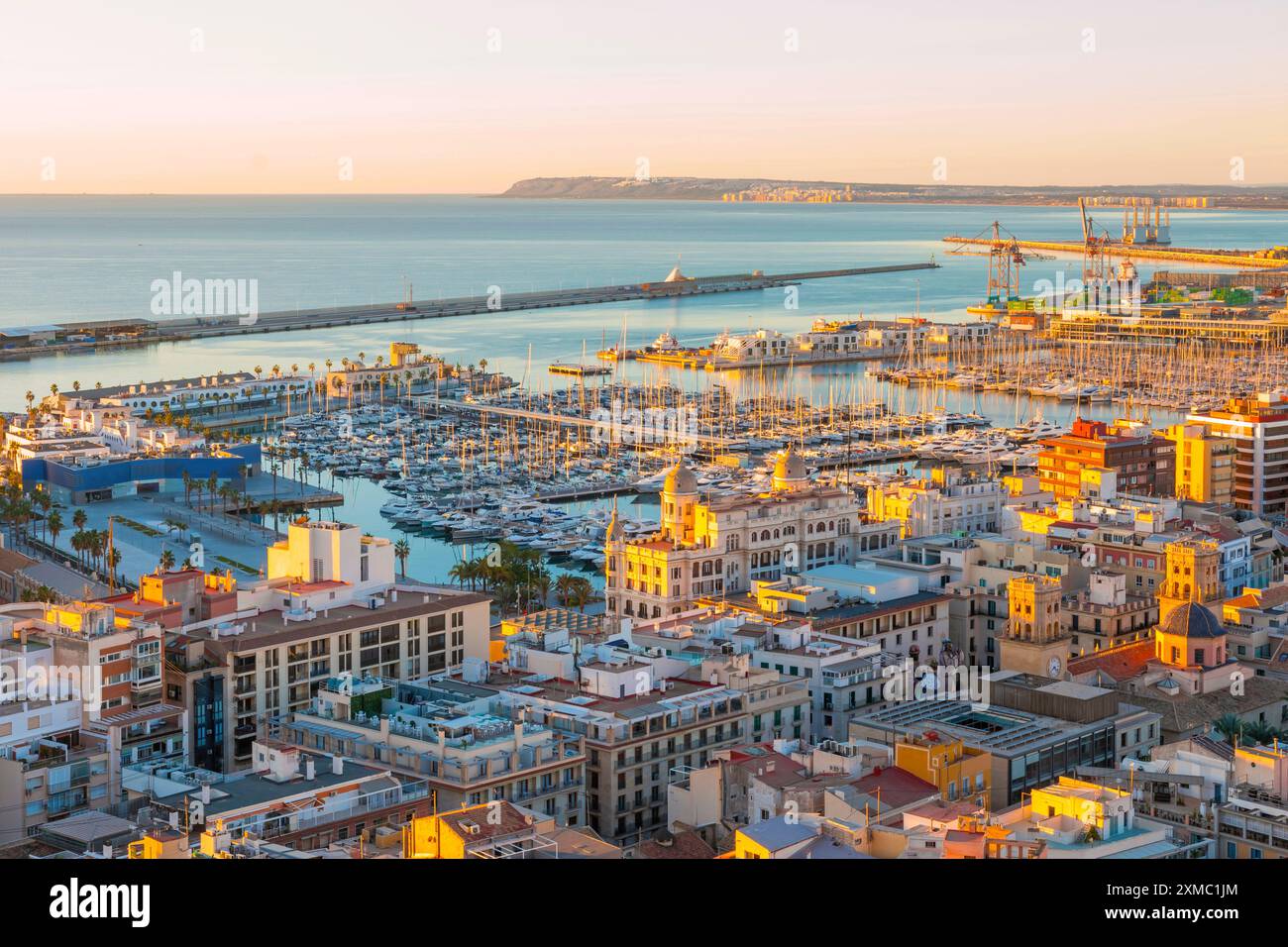 Vista panoramica aerea del centro di Alicante. Alicante è una città della regione di Valencia, Spagna. Foto Stock