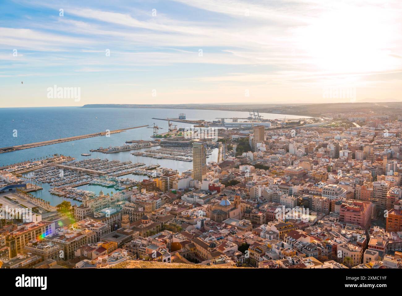 Vista di Alicante dal castello di Santa Barbara in Costa Blanca, Spagna Foto Stock