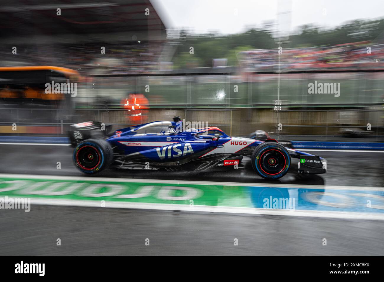 Spa, Belgio. 27 luglio 2024. La Scuderia AlphaTauri pilota australiano Daniel Ricciardo è fotografata durante la prova libera davanti al Gran Premio di F1 del Belgio, a Spa-Francorchamps, sabato 27 luglio 2024. Il Gran Premio di Formula 1 di Spa-Francorchamps si svolge questo fine settimana, dal 25 al 28 luglio. BELGA FOTO JONAS ROOSENS credito: Belga News Agency/Alamy Live News Foto Stock