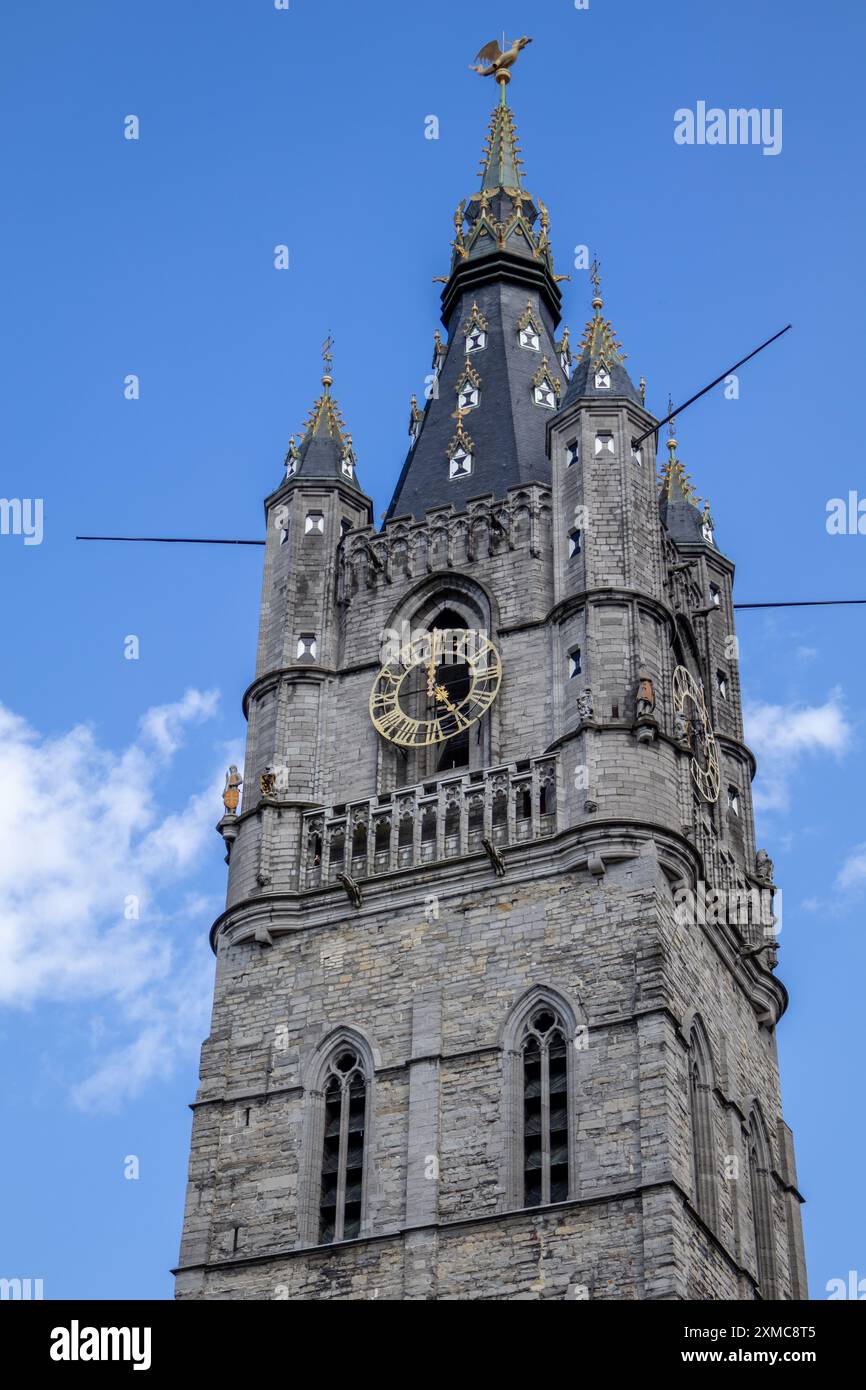 Belfry di Gand. Campanile in Belgio. Si tratta di una delle tre torri medievali che si affacciano sul centro storico di Gand. Foto Stock