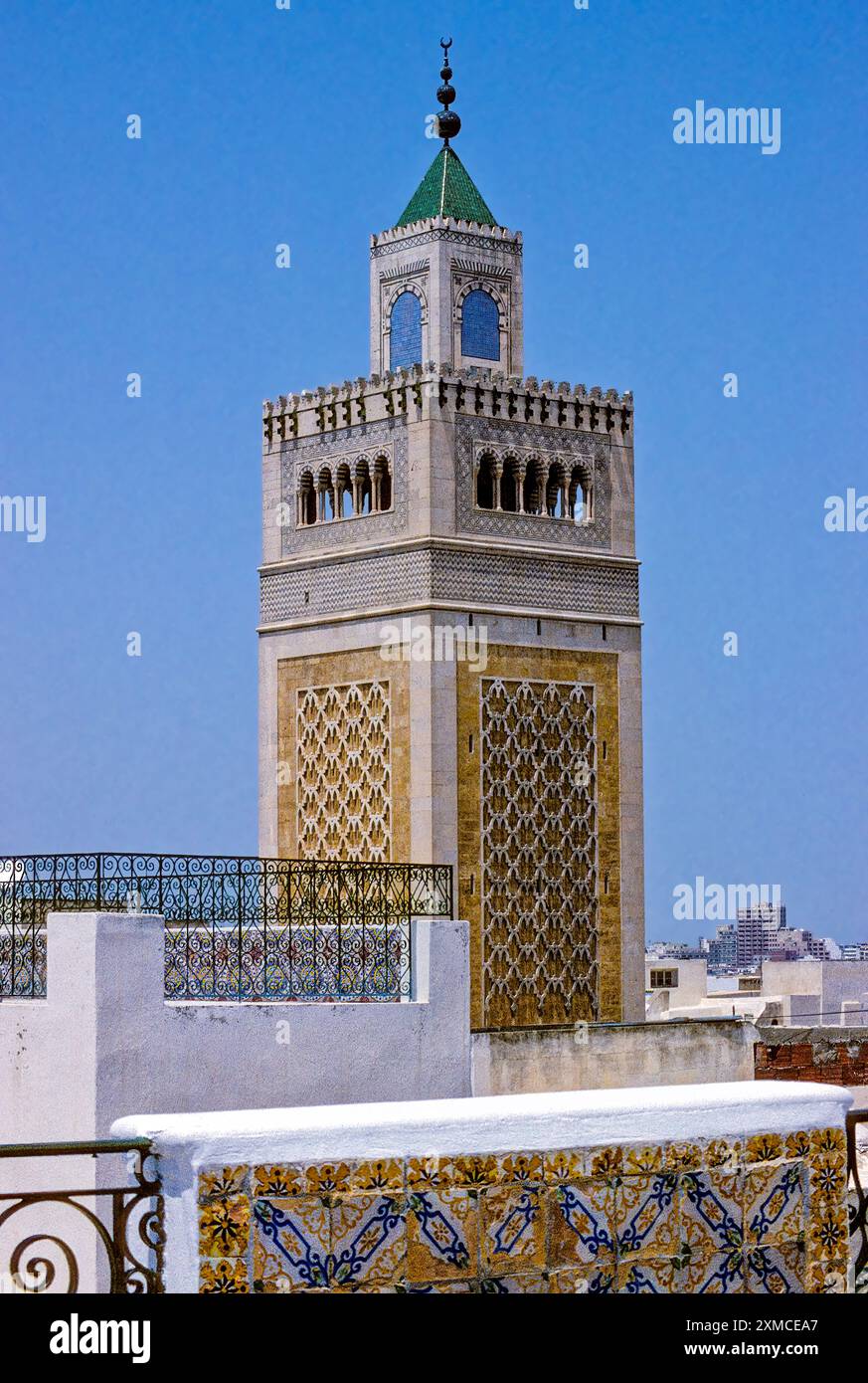 Tunisi, Tunisia. Minareto della moschea Zeitouna. Foto Stock