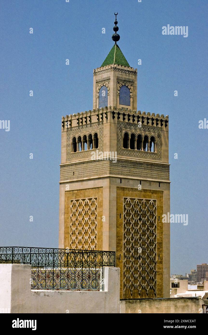 Tunisi, Tunisia. Minareto della moschea Zeitouna. Foto Stock