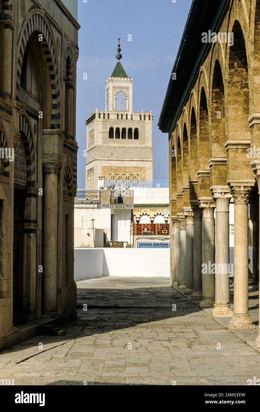 Tunisi, Tunisia. Minareto della moschea Zeitouna, la Medina di Tunisi. Foto Stock
