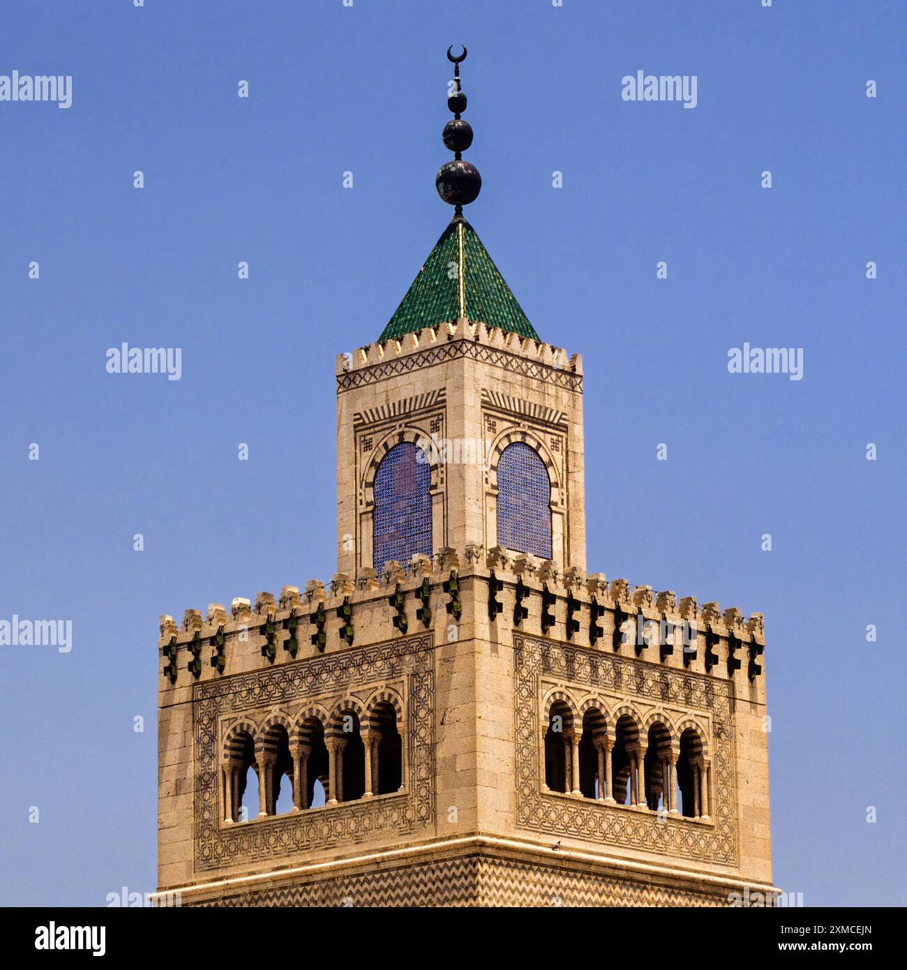Tunisi, Tunisia. Minareto della moschea Zeitouna. Foto Stock