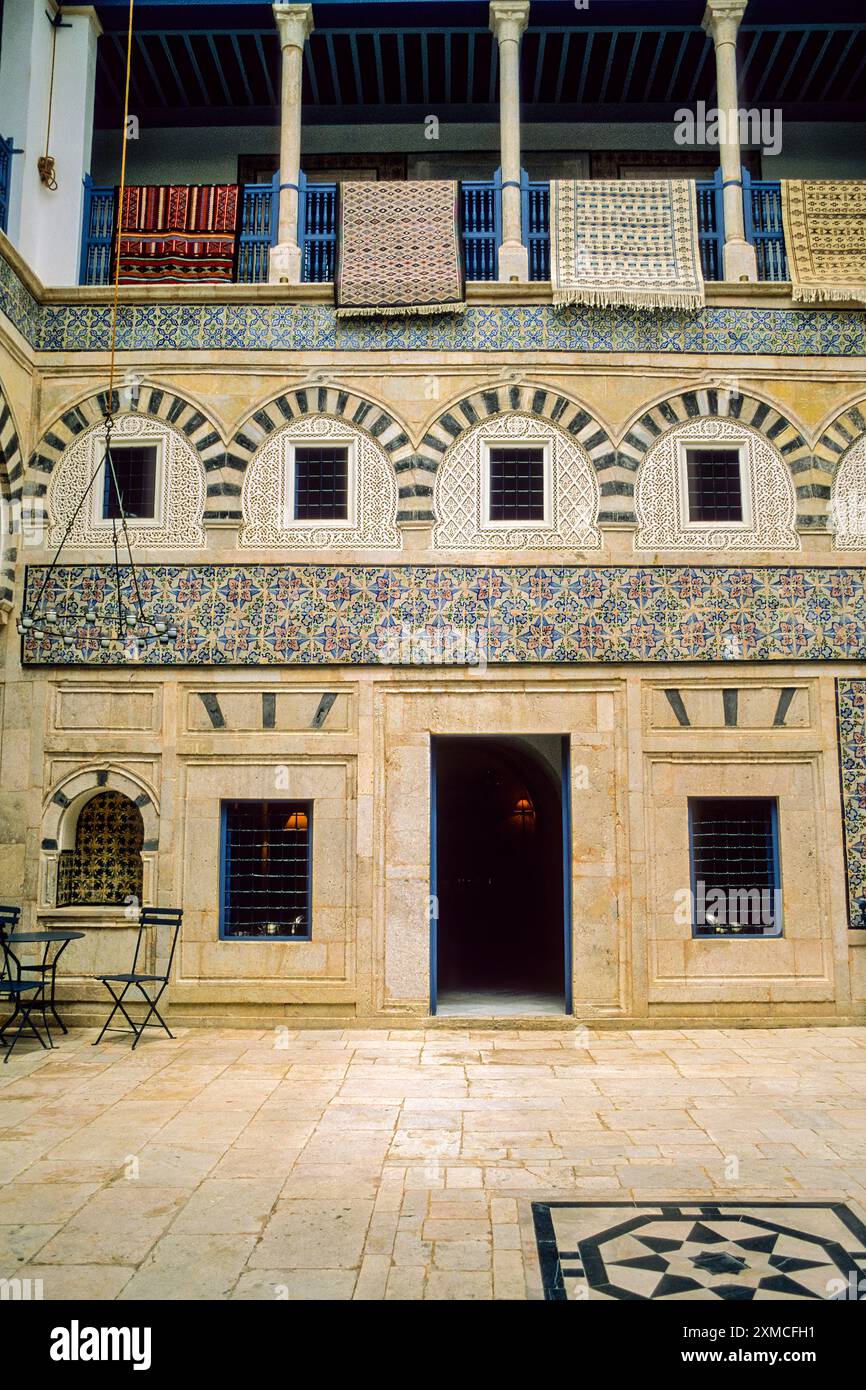 La Tunisia. La Medina di Tunisi. Dar Hamouda Pacha, fine 18th. Secolo. Ora un ristorante e una casa del the. Foto Stock