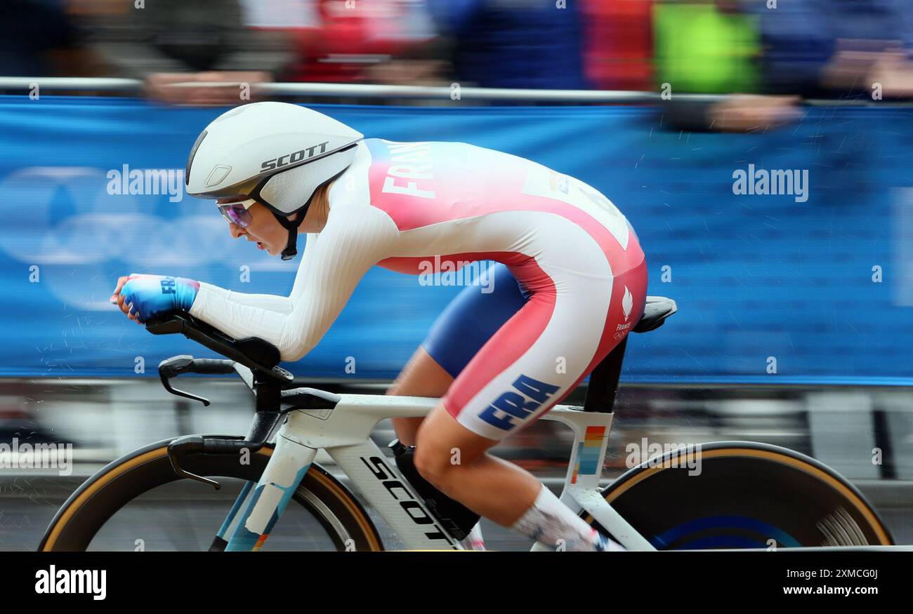 Parigi, Francia. 27 luglio 2024. France Audrey Cordon Ragot in azione durante la prova a cronometro femminile ai Giochi Olimpici di Parigi 2024, sabato 27 luglio 2024 a Parigi, Francia . I Giochi della XXXIII Olimpiade si svolgono a Parigi dal 26 luglio all'11 agosto. La delegazione belga conta 165 atleti in 21 sport. BELGA PHOTO BENOIT DOPPAGNE credito: Belga News Agency/Alamy Live News Foto Stock