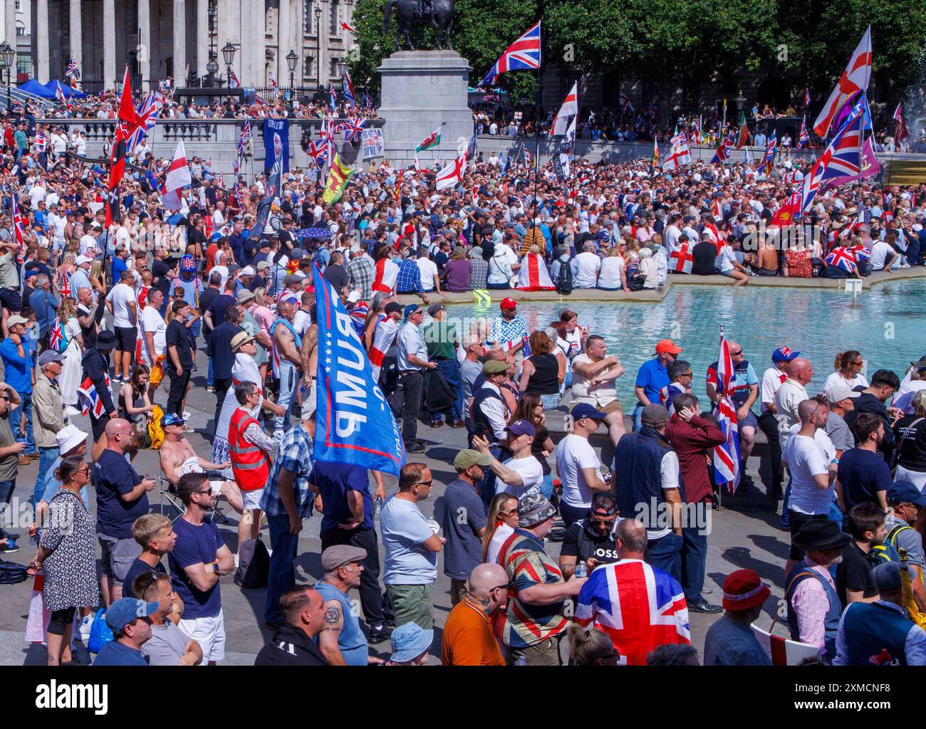 Londra, Regno Unito 27 luglio 2024Demo a Trafalgar Square dai sostenitori di Tommy Robinson e dell'estrema destra. Crediti: Mark Thomas/Alamy Live News Foto Stock
