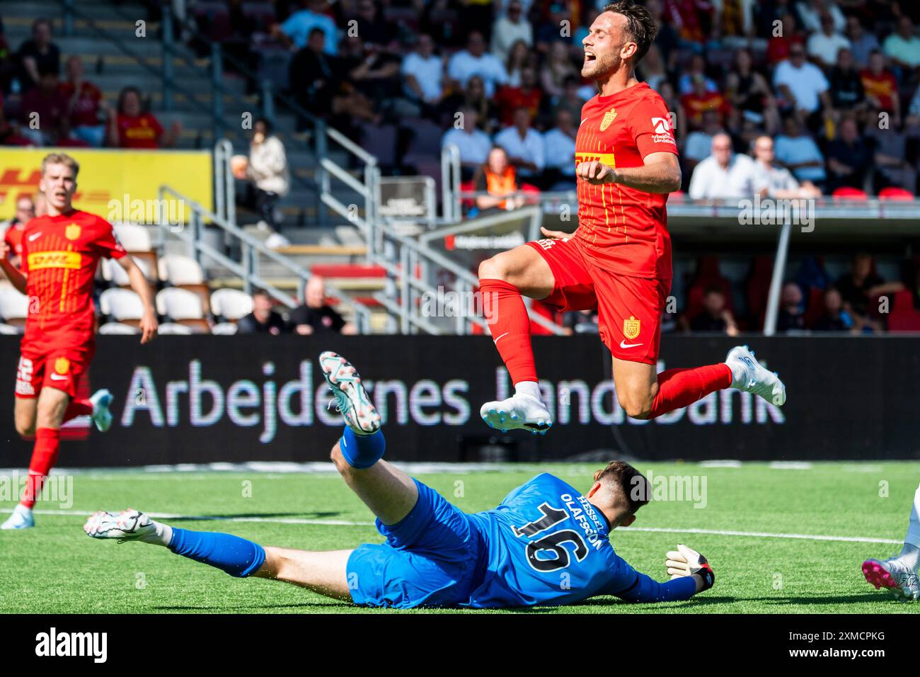 Farum, Danimarca. 27 luglio 2024. Marcus Ingvartsen, FCN e Elias Olafsson, FCM durante il Superliga match tra FC Nordsjaelland e FC Midtjylland a Right to Dream Park a Farum sabato 27 luglio 2024. (Foto: Martin Sylvest/Ritzau Scanpix 2024) credito: Ritzau/Alamy Live News Foto Stock