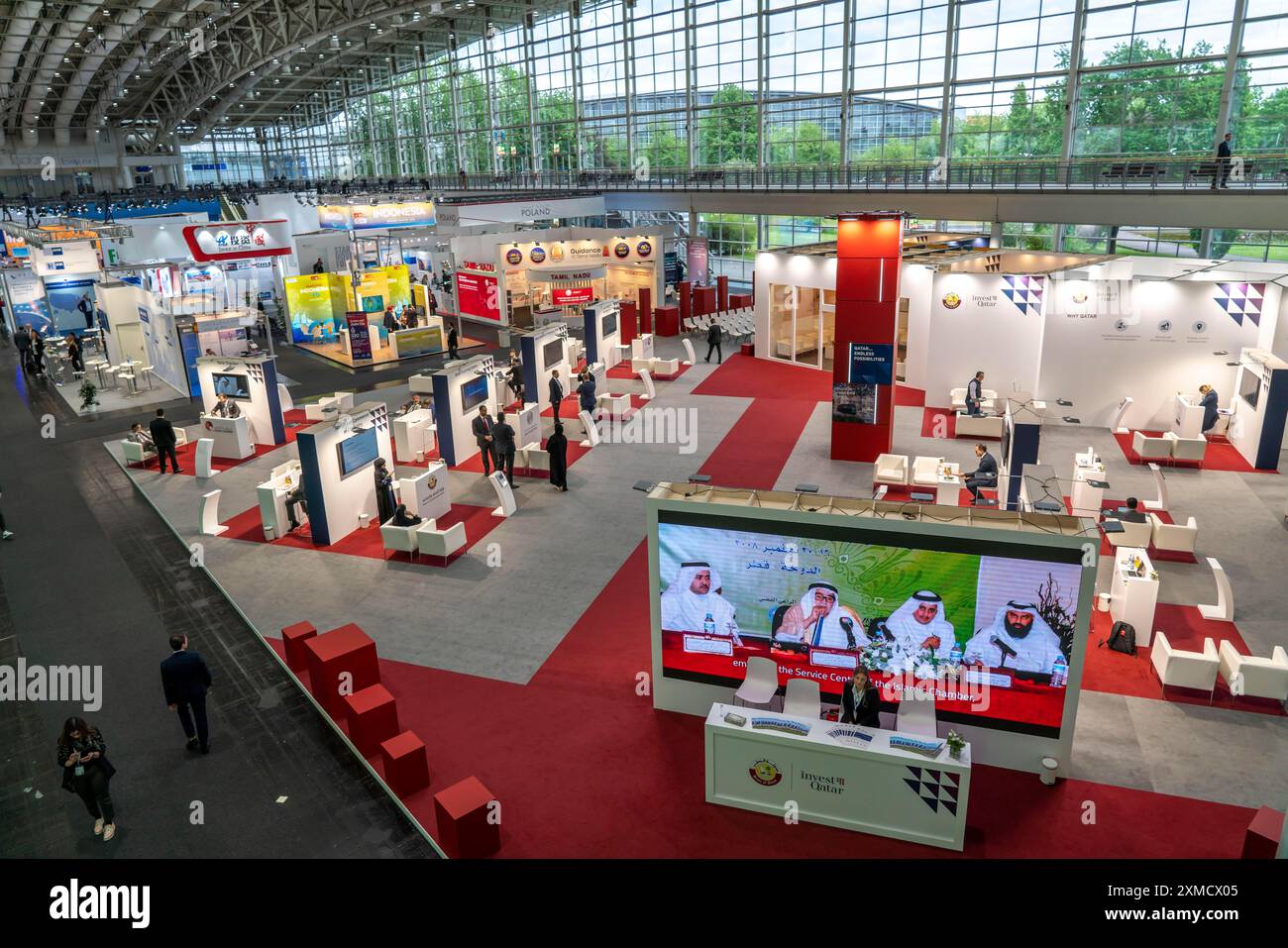 Primo giorno ad Hannover Messe 2022, fiera industriale, dopo 2 anni di pausa corona, Hall 2 Future Hub, argomenti, stand Qatar, presentazioni nazionali Foto Stock