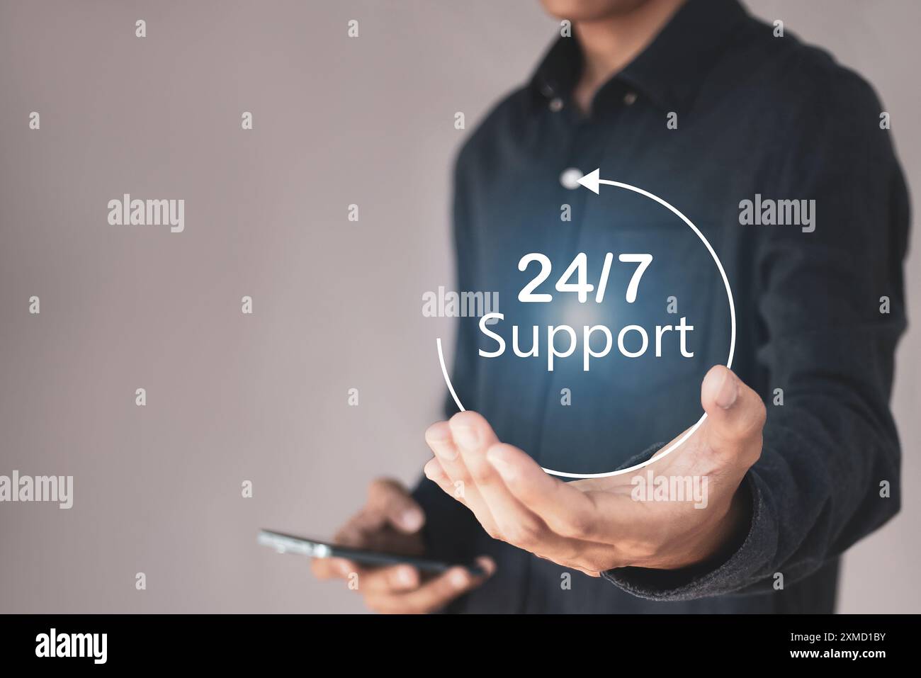 Servizio 24/7, servizio post-vendita concept negozio online nel servizio online 24/7 con accesso 24 ore su 24 a un servizio clienti globale a tempo pieno. Foto Stock