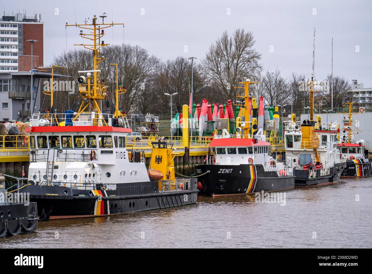 Il deposito boe di Bremerhaven, dove vengono mantenute e distribuite le indicazioni di navigazione per il Weser esterno, appartiene ai corsi d'acqua Weser-Jade-North Sea e. Foto Stock