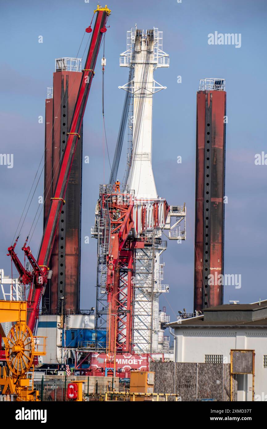 Lloyd Werft, cantiere navale nel porto d'oltremare di Bremerhaven, opera sulla nave da lavoro offshore, nave gru Wind Lift 1, a Kaiserhafen 3, Brema Foto Stock