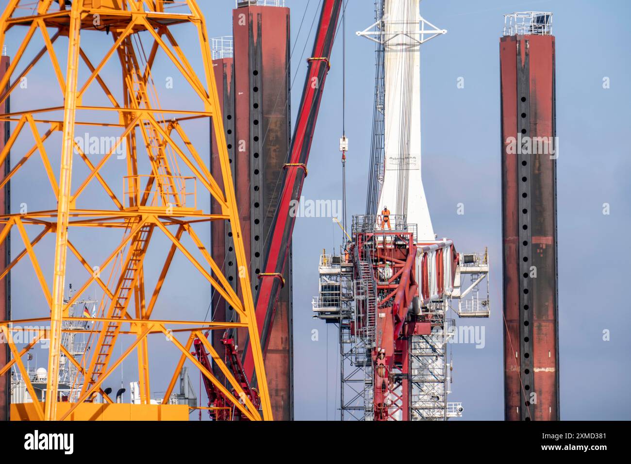 Lloyd Werft, cantiere navale nel porto d'oltremare di Bremerhaven, opera sulla nave da lavoro offshore, nave gru Wind Lift 1, a Kaiserhafen 3, Brema Foto Stock