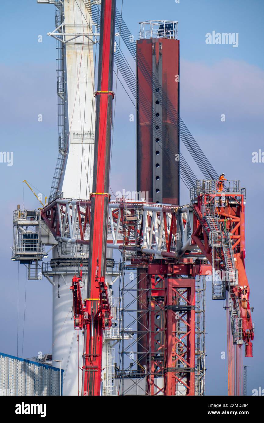 Lloyd Werft, cantiere navale nel porto d'oltremare di Bremerhaven, opera sulla nave da lavoro offshore, nave gru Wind Lift 1, a Kaiserhafen 3, Brema Foto Stock