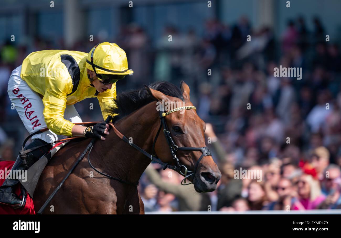 Ascot, Regno Unito. Sabato 27 luglio 2024. Elnajmm e Tom Marquand vincono la Betfred handicap Stakes per l'allenatore William Haggas e il proprietario Sheikh Ahmed al Maktoum. Crediti JTW equine Images / Alamy Live News Foto Stock