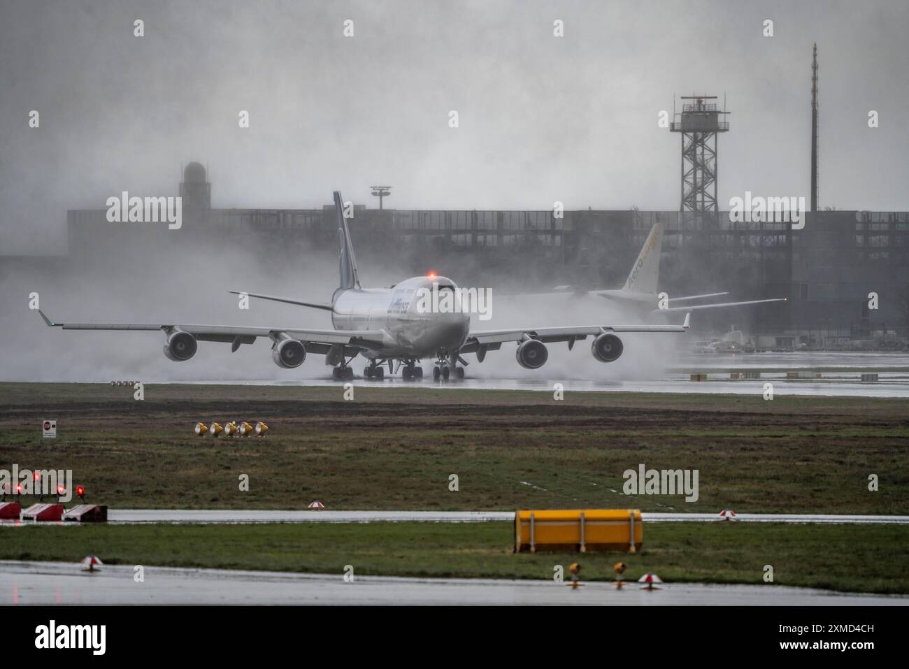 Lufthansa Boeing 747 Runway West, Aeroporto di Francoforte sul meno, fra, Assia, Germania Foto Stock