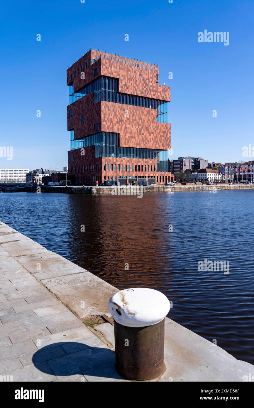 MAS, Museum aan de Stroom, Museum am Strom, Bonapartdok, bacino del porto, vecchio quartiere portuale, Het Eilandje di Anversa, un tempo poco rispettabile Foto Stock