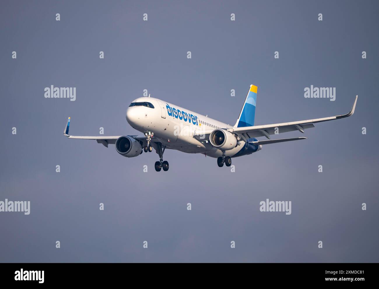 Scoprite l'Airbus A320-200, in avvicinamento all'aeroporto fra di Francoforte, Fraport, in inverno, Assia, Germania Foto Stock